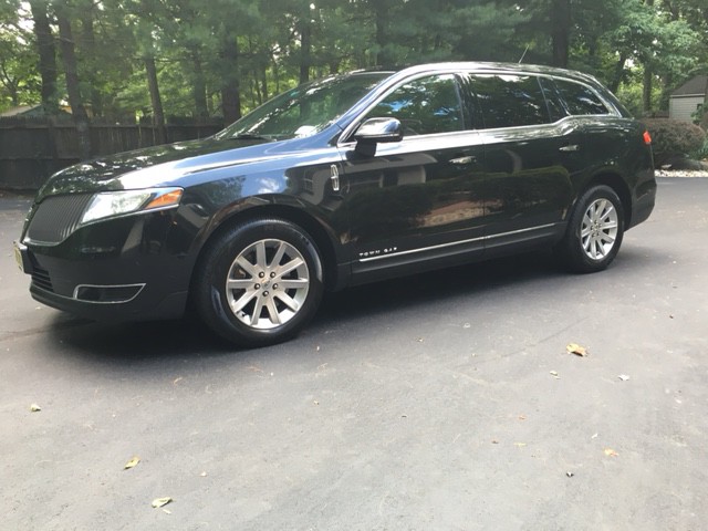 Lincoln MKT AWD town car